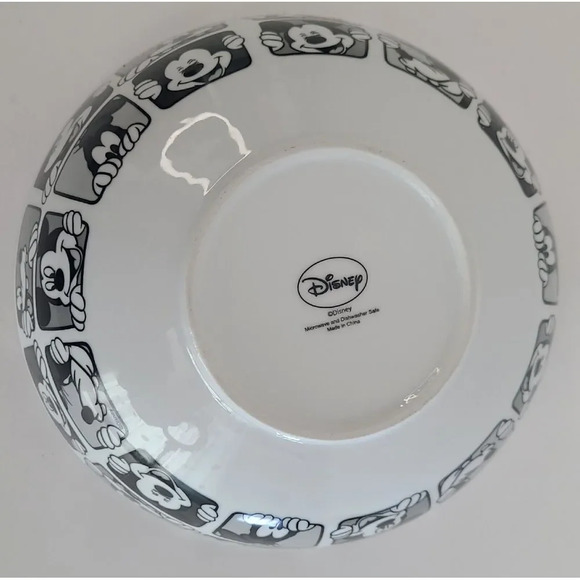 Black And White Disney Mickey Mouse and Goofy Grid 9.5"‎ Serving Bowl - Picture 5 of 6